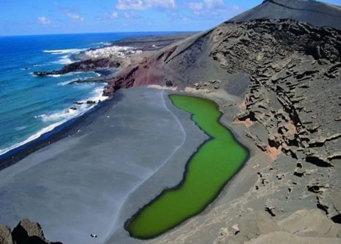 Sara En El Complejo Teguisol Apartman *