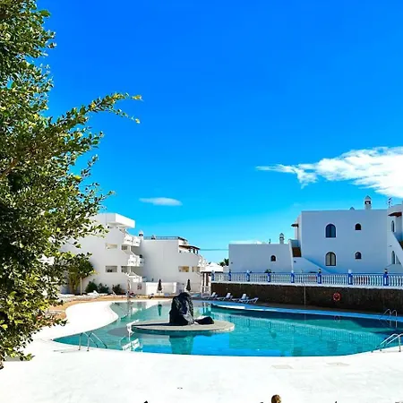 Sara En El Complejo Teguisol Appartement